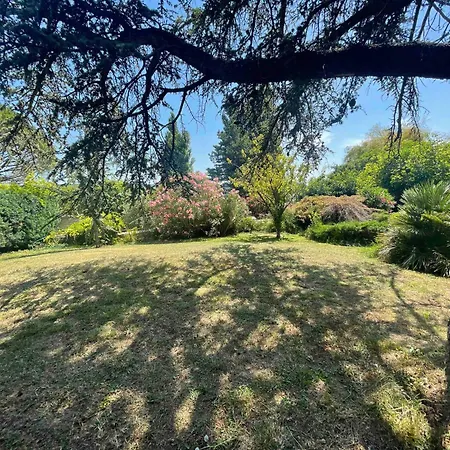 Au Château Des Estubiers Hébergement de vacances *