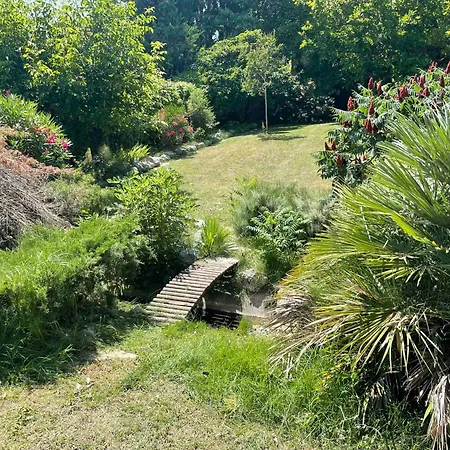 Au Château Des Estubiers *